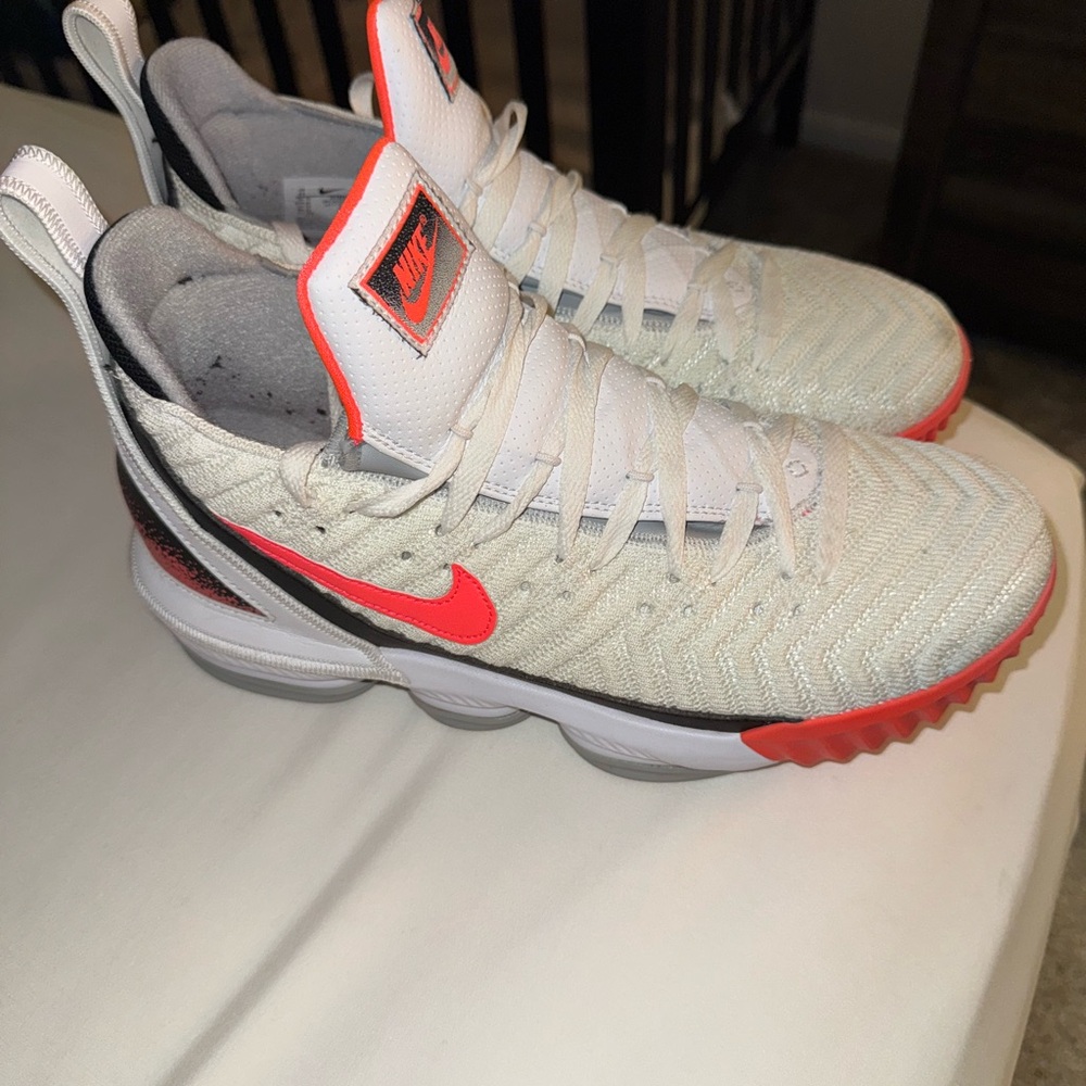 Nike LeBrons 16 Hot lava white